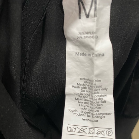 Women’s Black Tennis Dress size Medium EUC - Picture 5 of 5